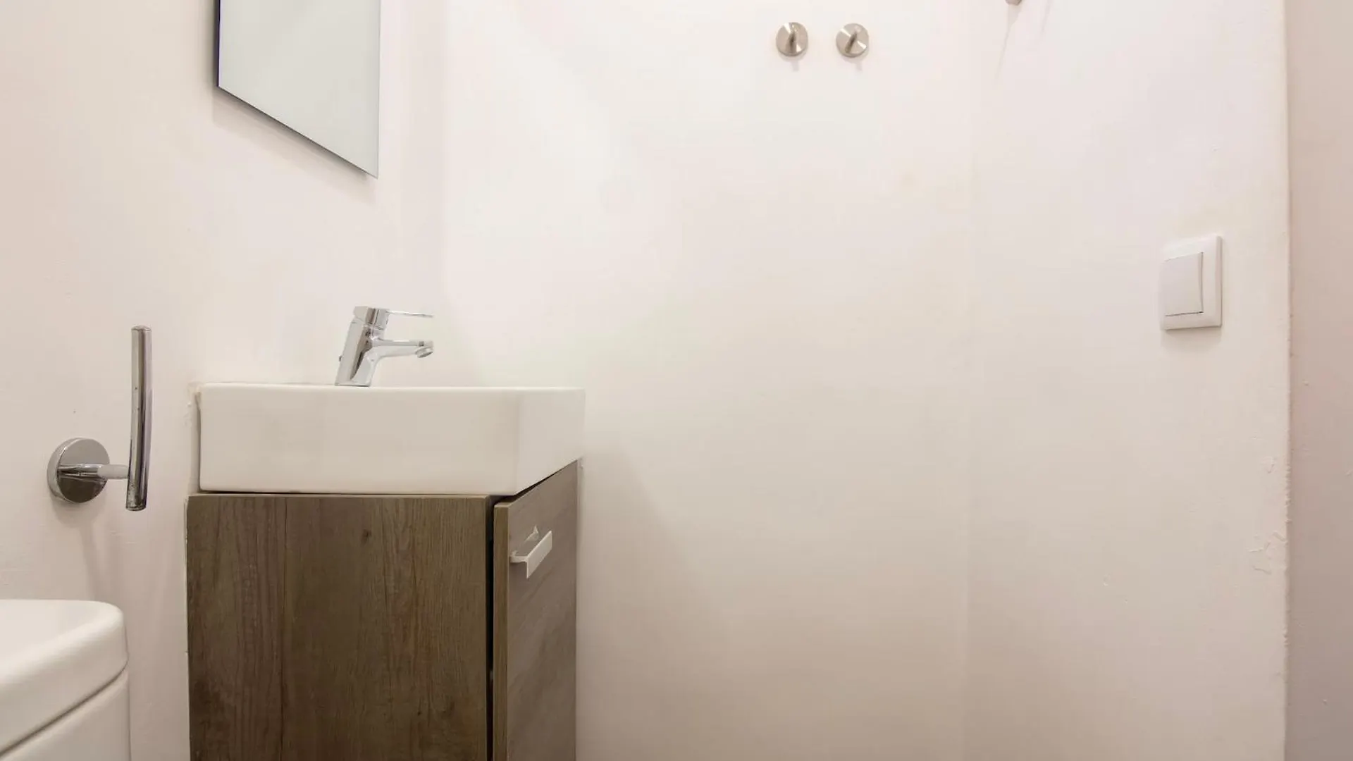Pedrera - Gracia Apartment Barcelona