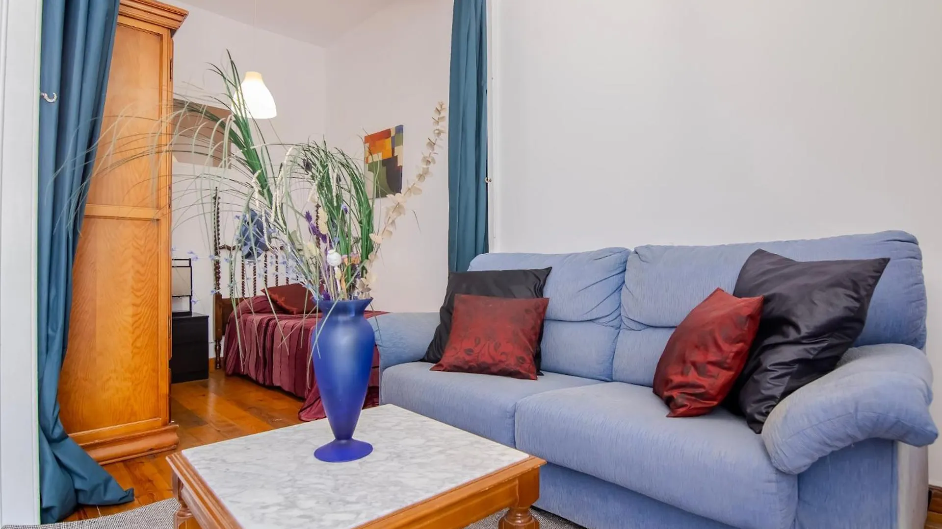 Pedrera - Gracia Apartment Barcelona