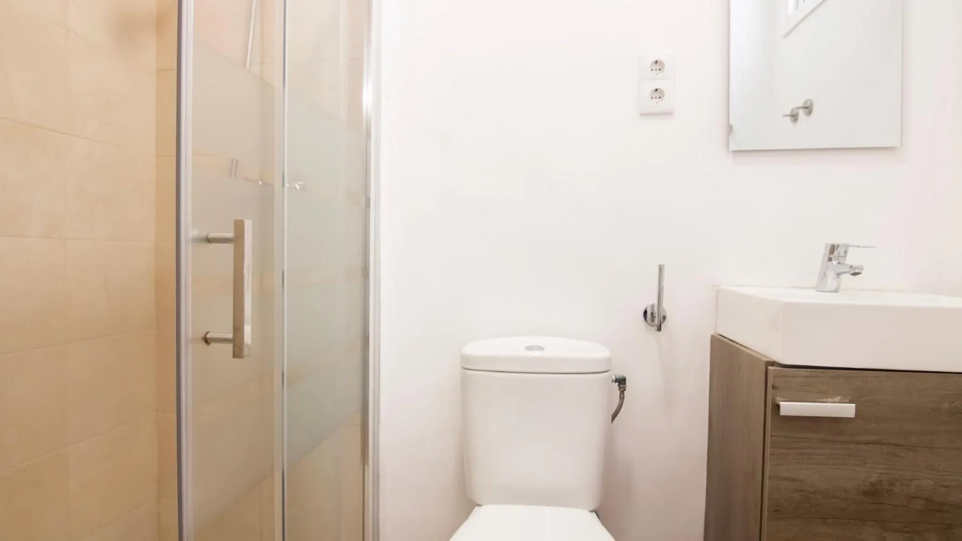 Pedrera - Gracia Apartment Barcelona