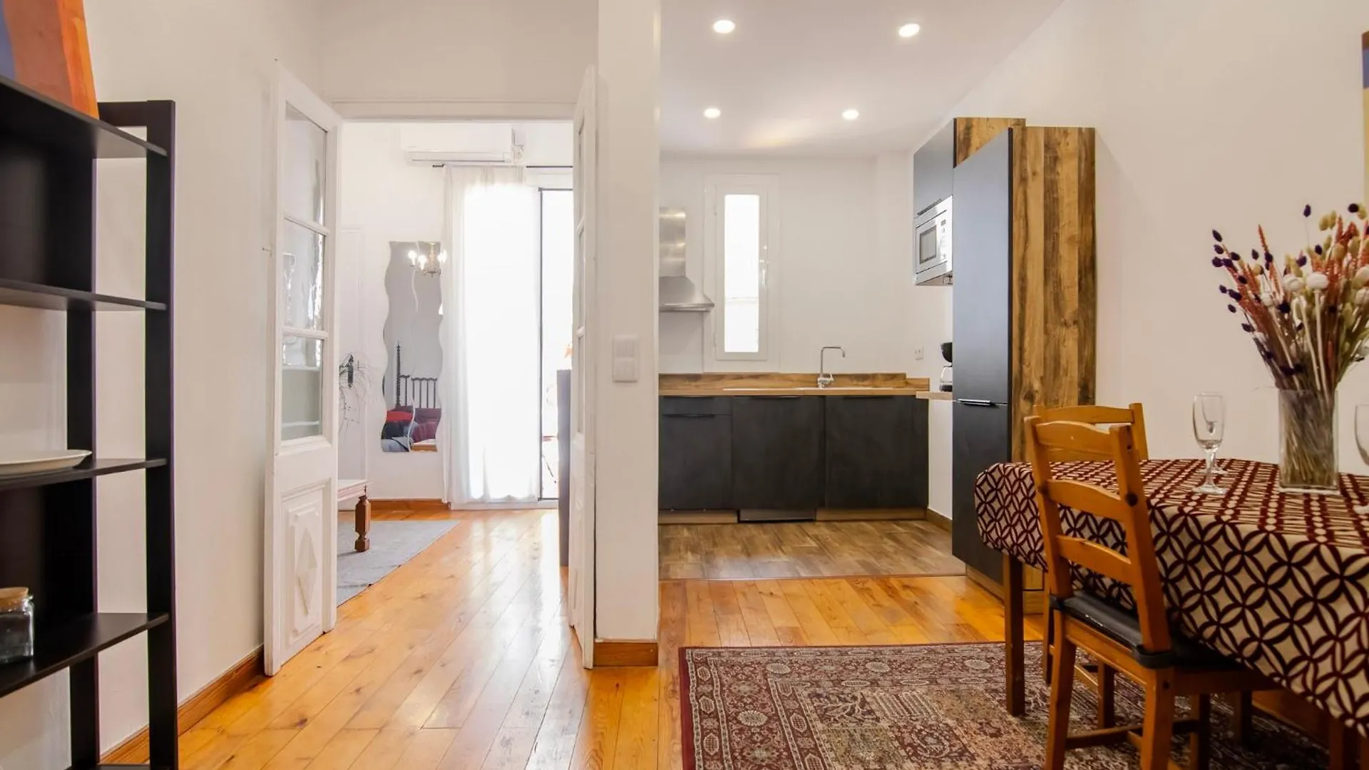 Pedrera - Gracia Apartment Barcelona
