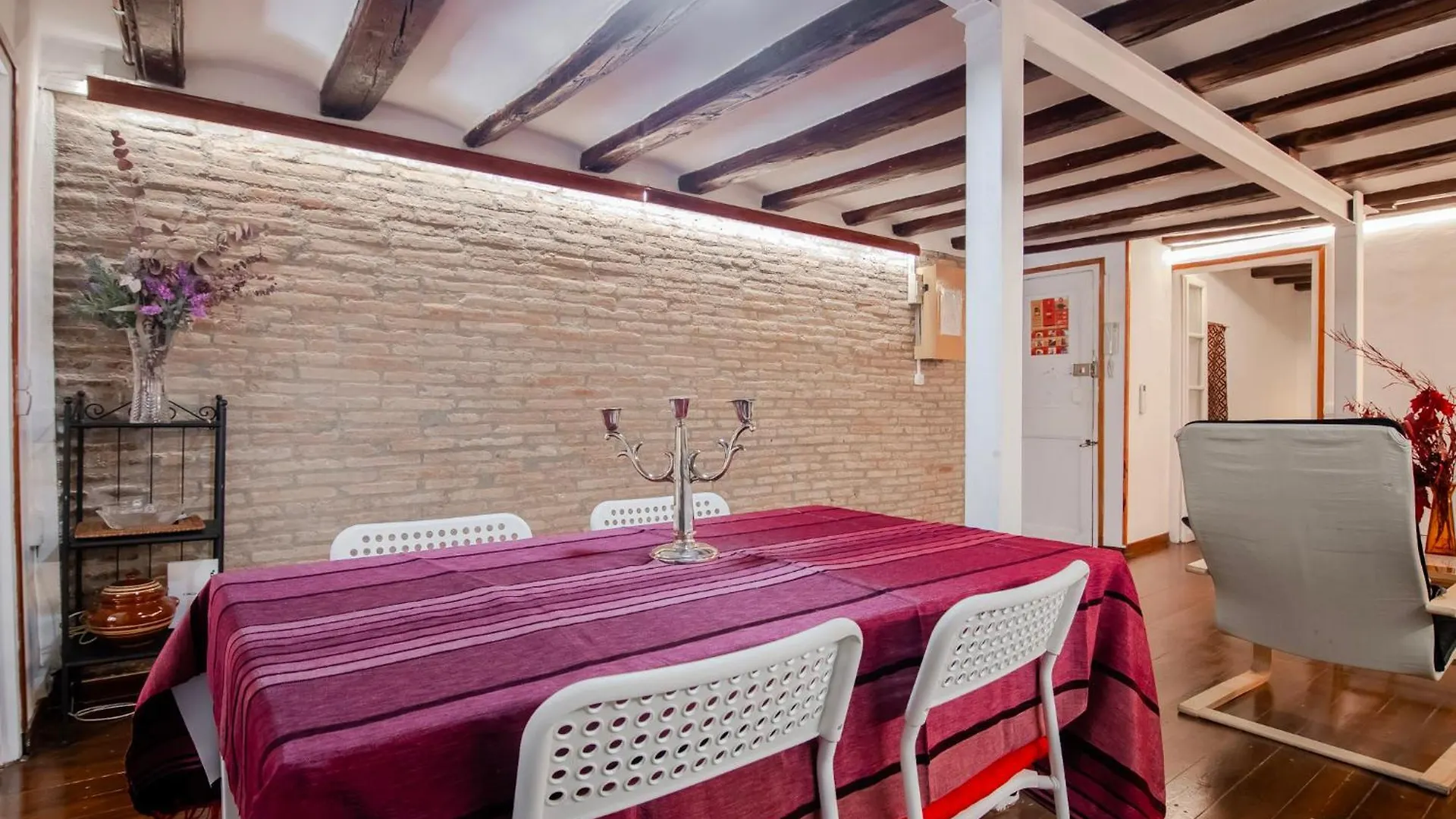 Pedrera - Gracia Apartment Barcelona