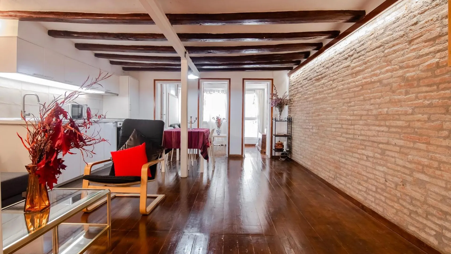 Pedrera - Gracia Apartment Barcelona