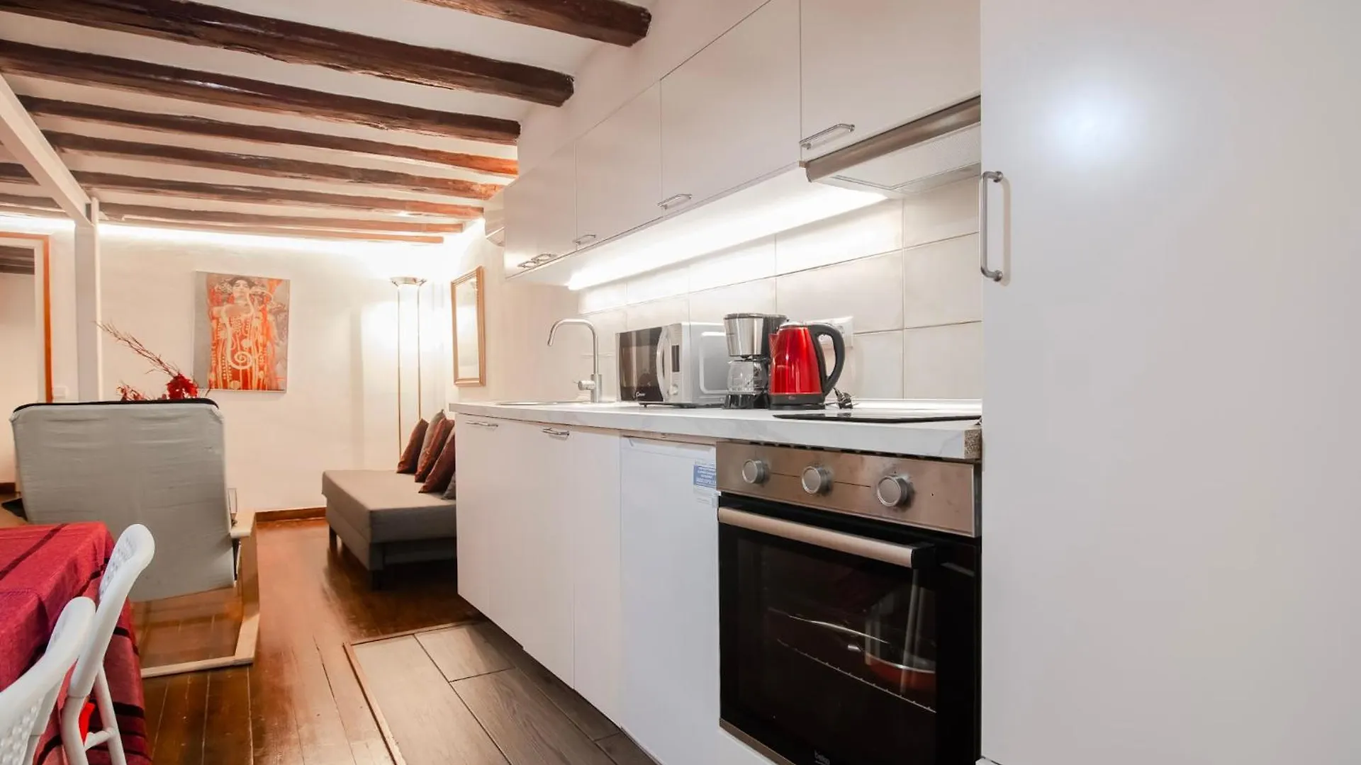 Pedrera - Gracia Apartment Barcelona