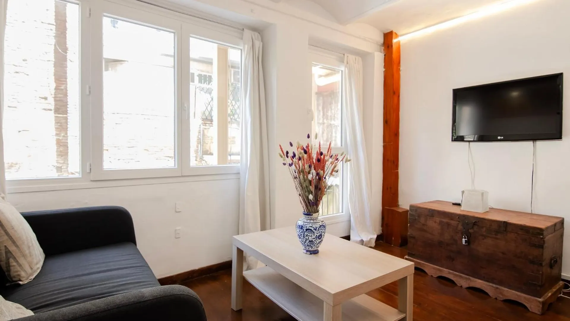 Pedrera - Gracia Apartment Barcelona Spain