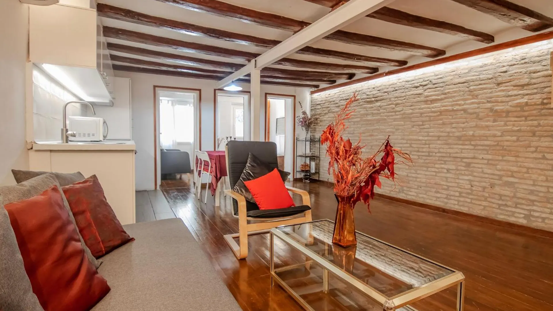Pedrera - Gracia Apartment Barcelona